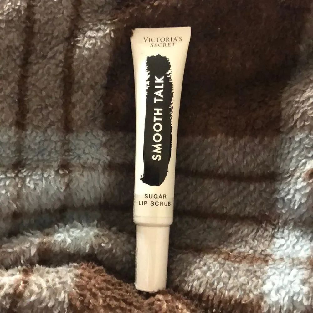 New Victoria’s Secret Smooth Talk sugar Lip scrub